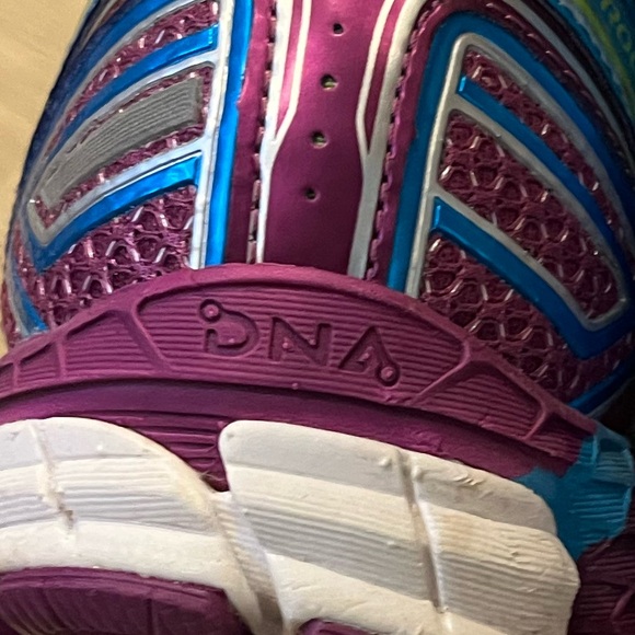 Brooks Blue and Pink Adrenaline GTS Athletic Running Shoes 9 - Picture 15 of 16